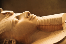 メンフィス・ラムセス2世の巨像（イメージ）