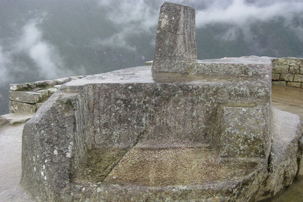 インティワタナ（日時計）