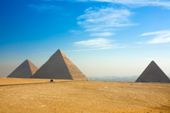 エジプト：ギザ三大ピラミッド（イメージ）